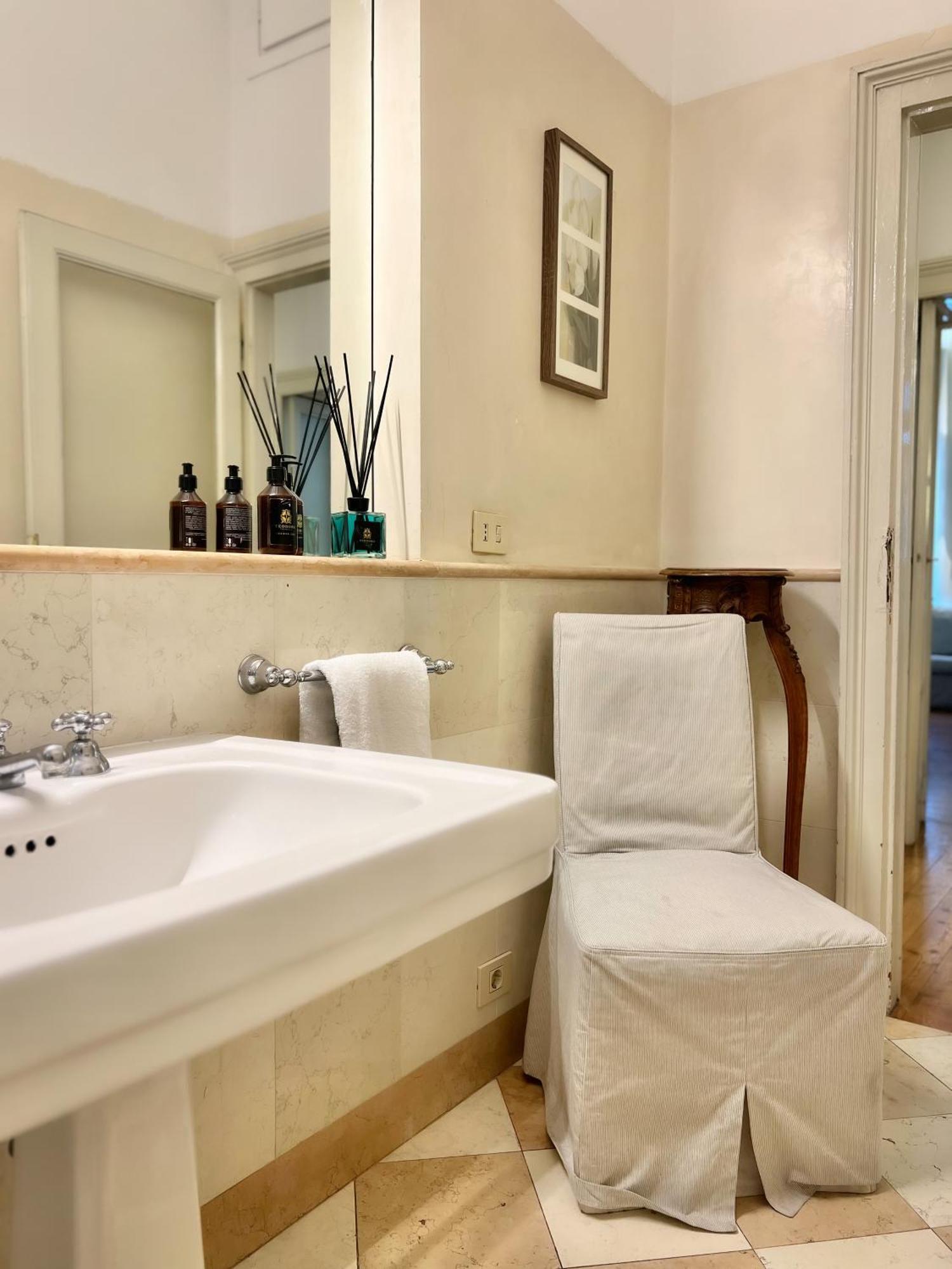 Comecasa 2 Bedrooms Apartment In Via Curtatone Milan Bagian luar foto