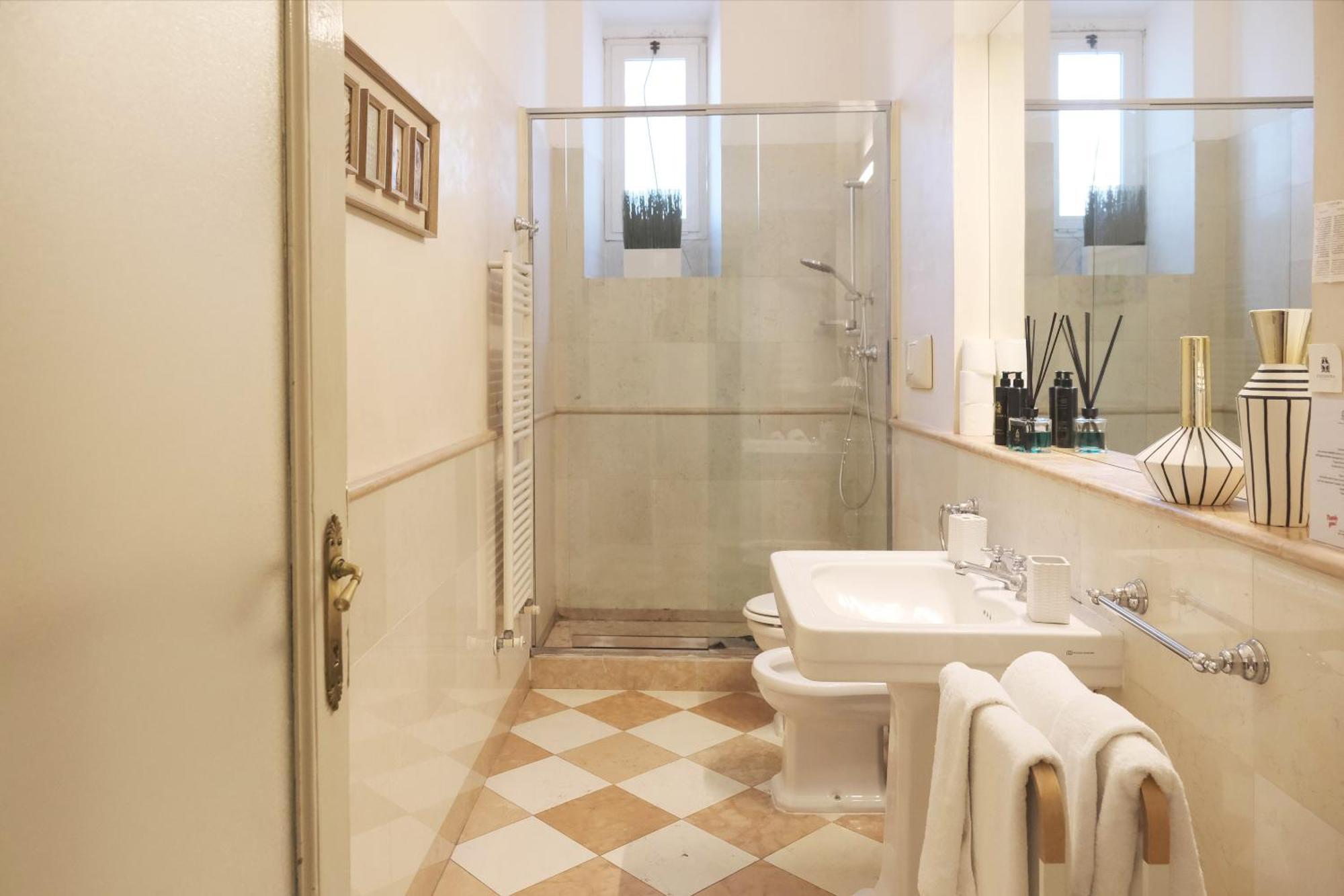Comecasa 2 Bedrooms Apartment In Via Curtatone Milan Bagian luar foto